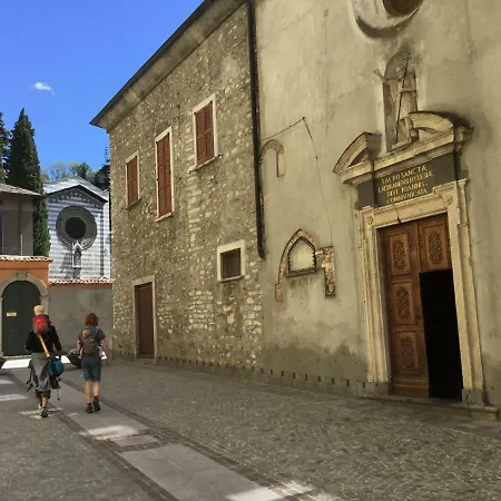 Daire Comolake House